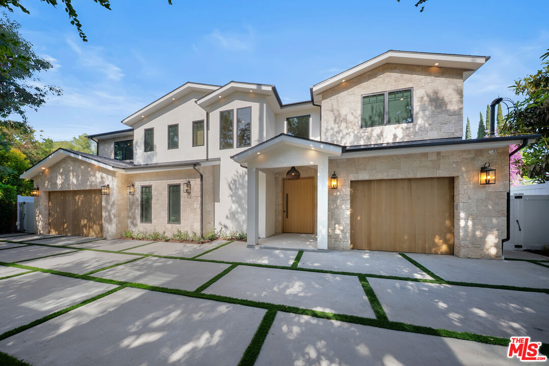 5036 Woodley Ave