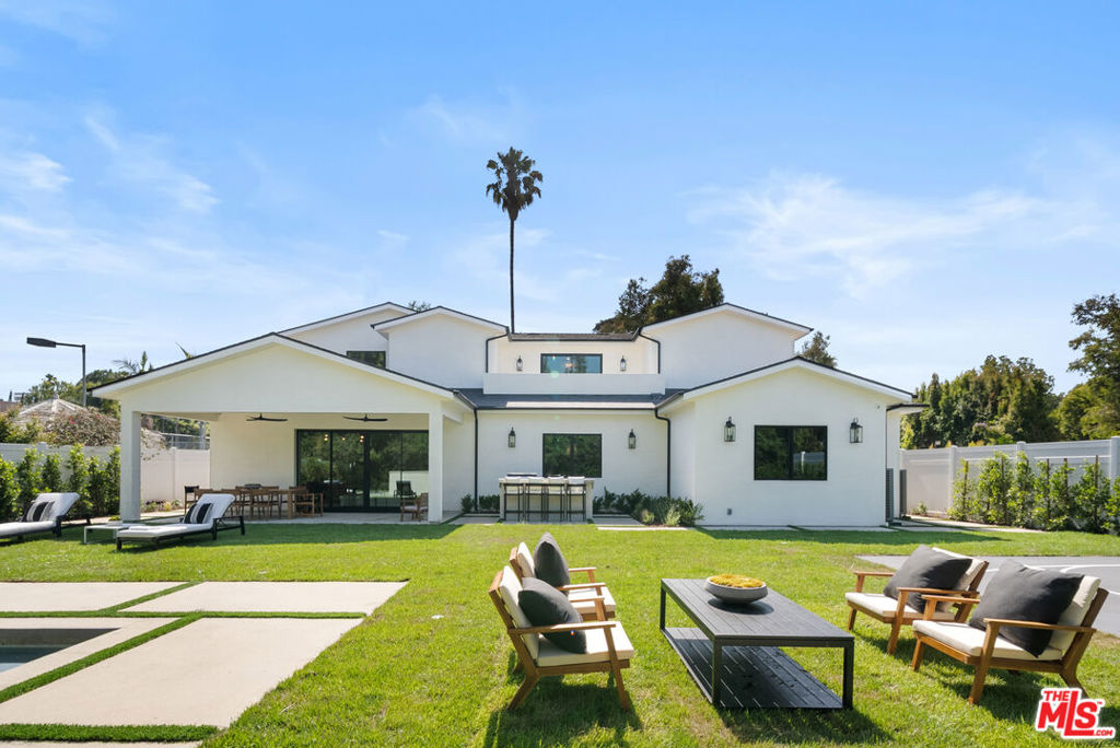 5036 Woodley Avenue