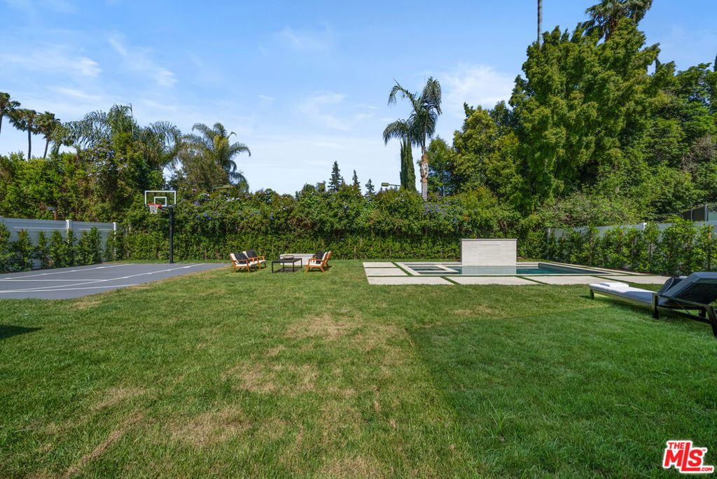 5036 Woodley Avenue