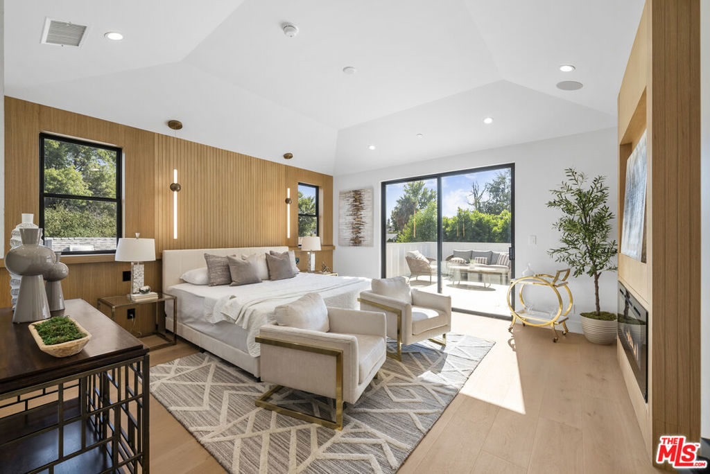 5741 Newcastle Avenue