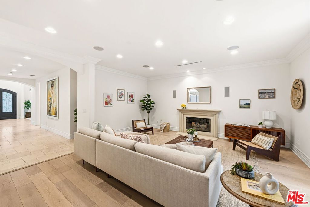 16655 La Maida Street