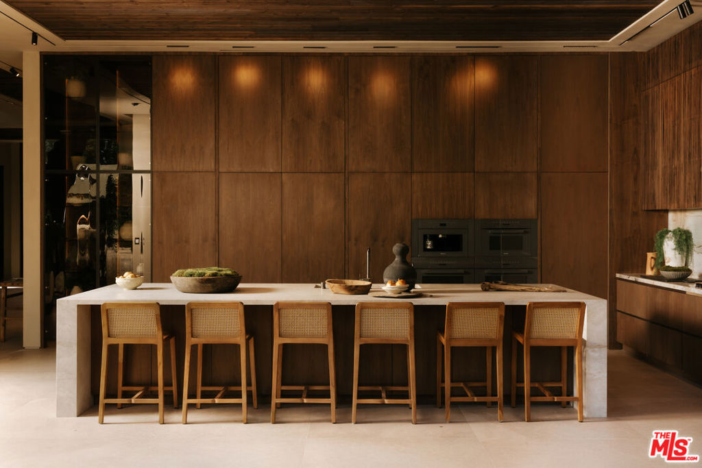 18911 Ringling Street