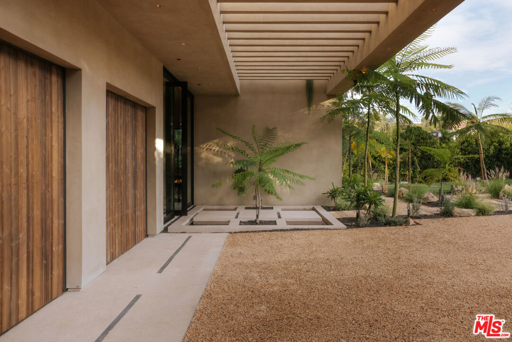 18911 Ringling Street