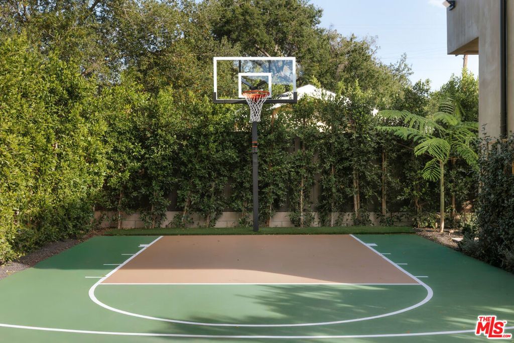 18911 Ringling Street