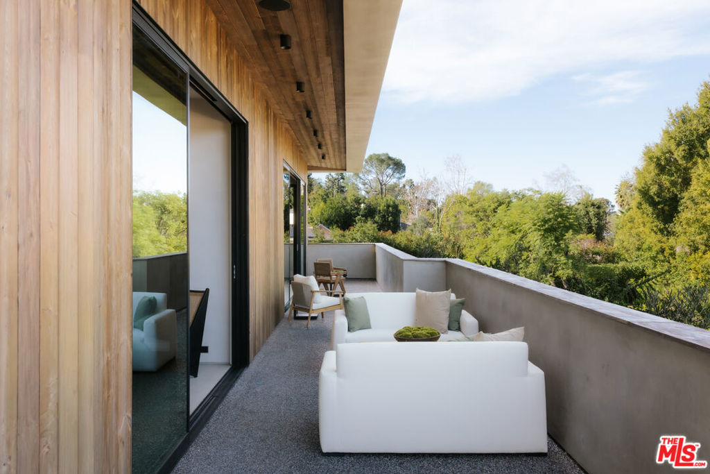 18911 Ringling Street