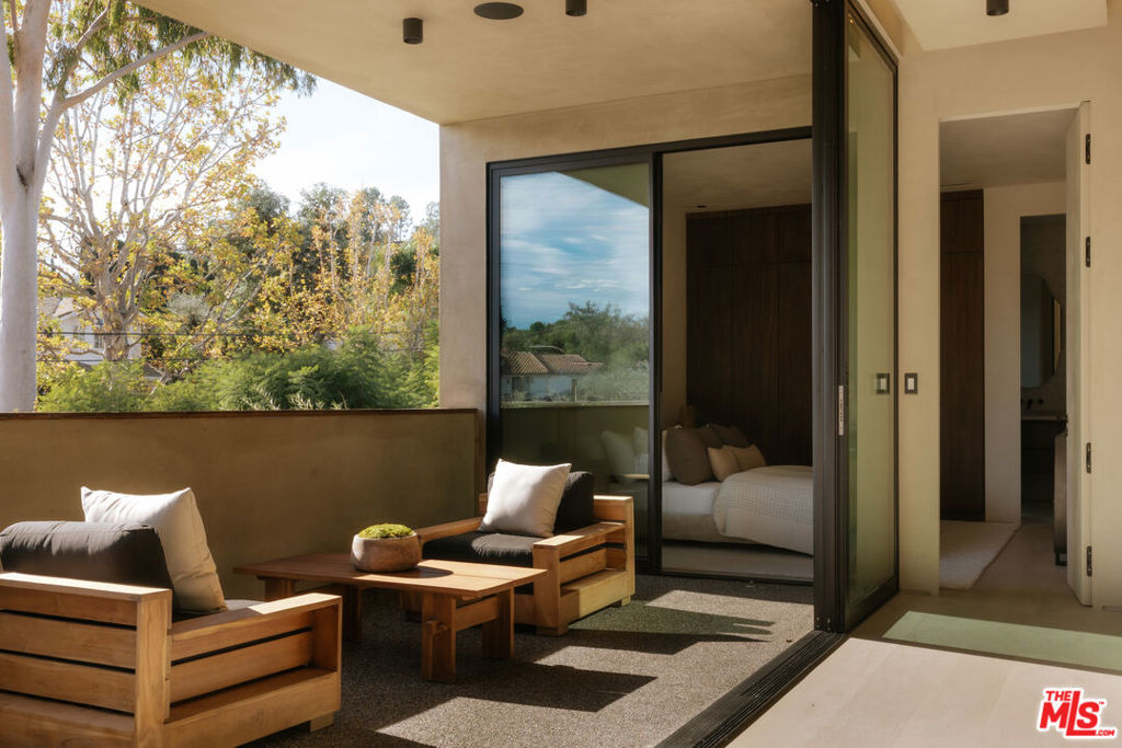 18911 Ringling Street