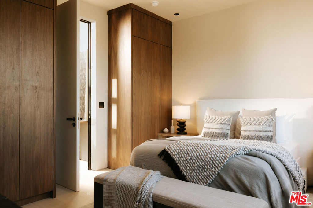 18911 Ringling Street