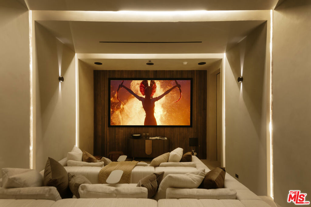 18911 Ringling Street