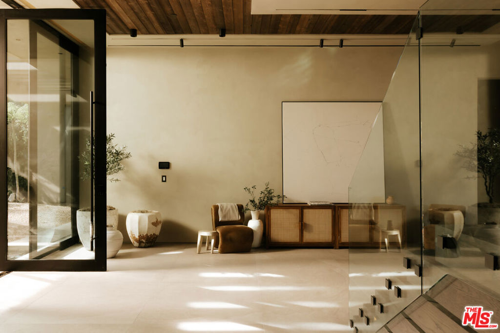 18911 Ringling Street