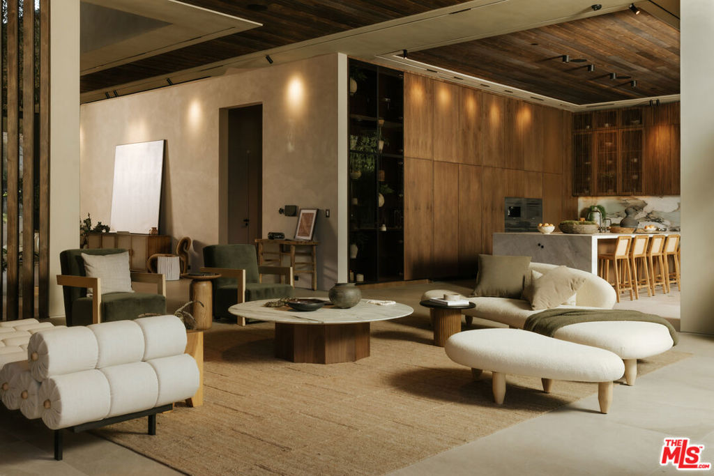 18911 Ringling Street