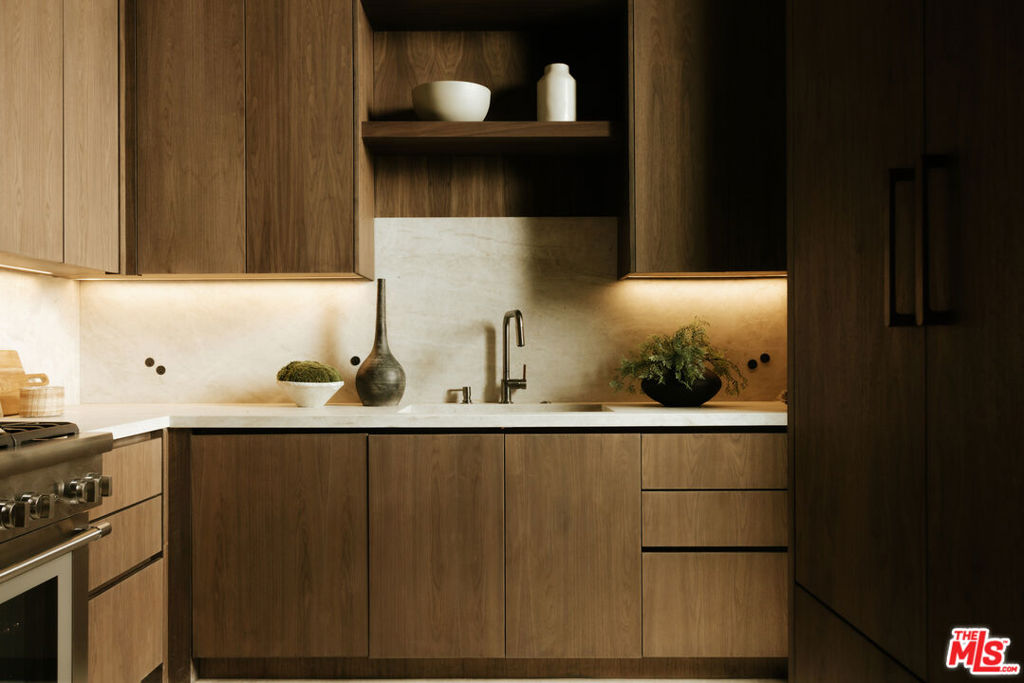 18911 Ringling Street