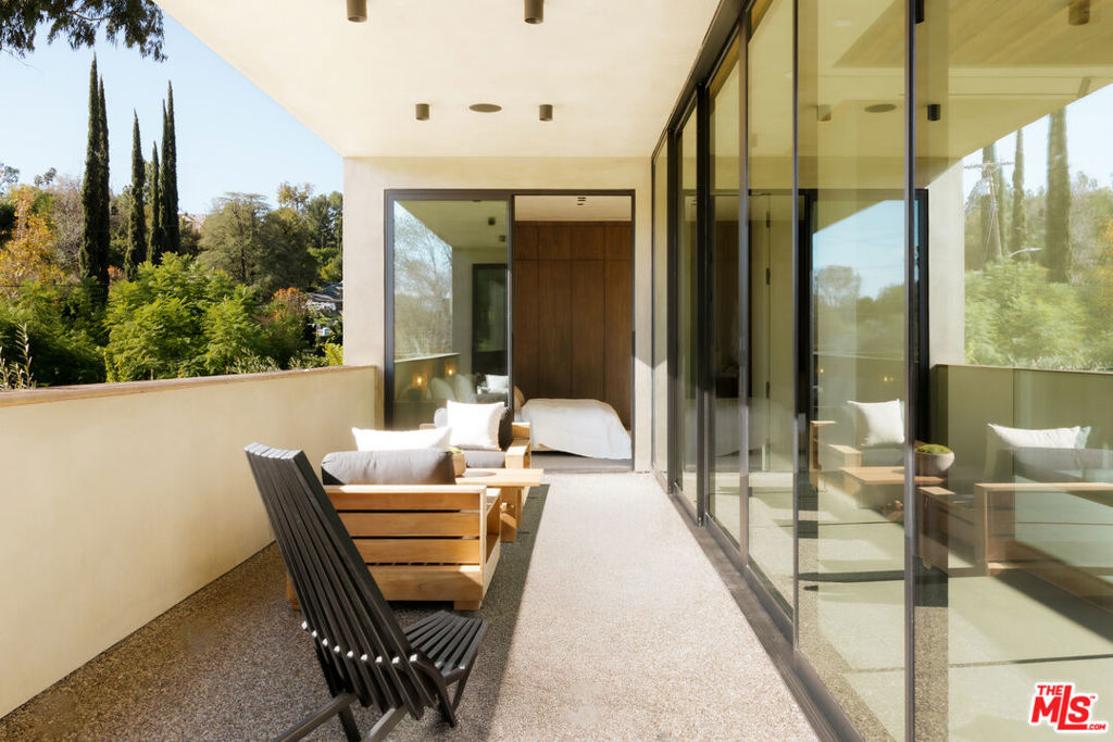 18911 Ringling Street