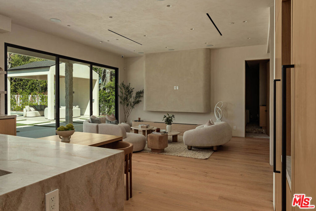 4447 Matilija Avenue