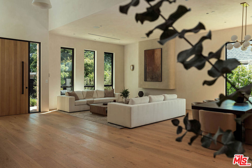 4447 Matilija Avenue