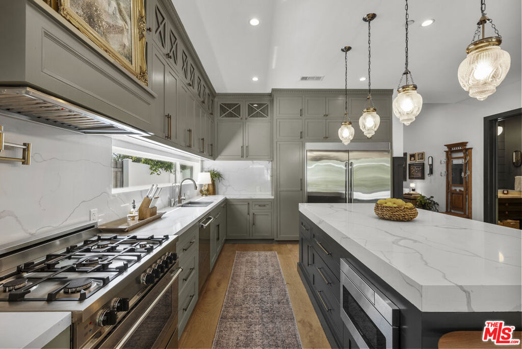 13431 Weddington Street