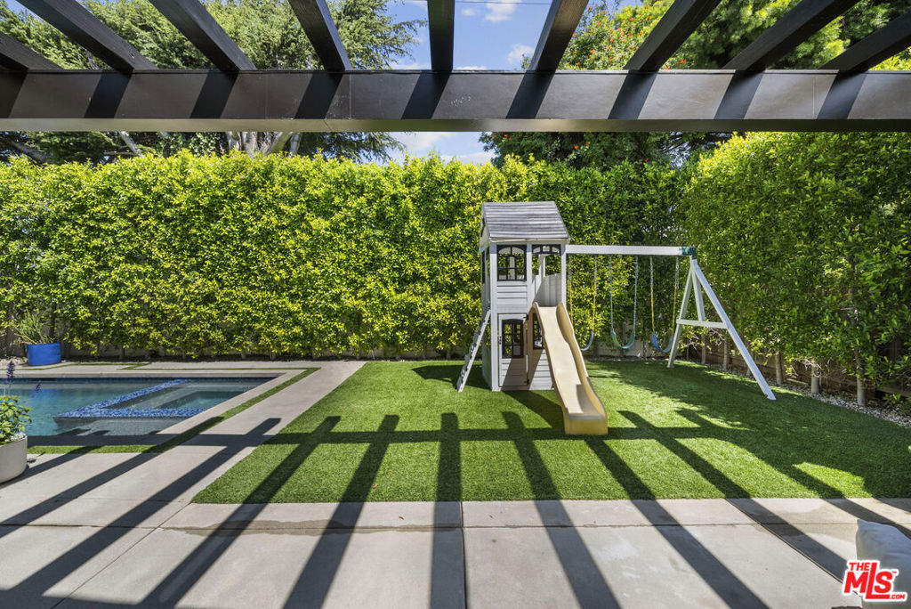 13431 Weddington Street