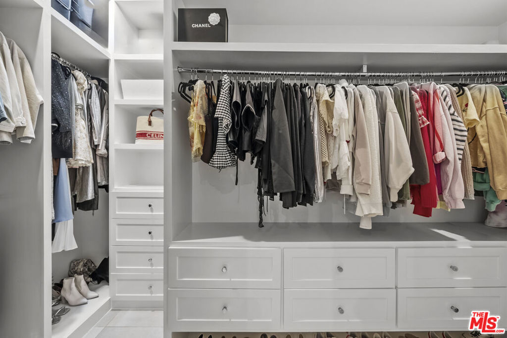 13431 Weddington Street