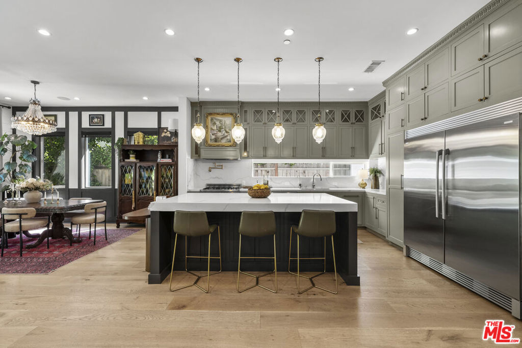 13431 Weddington Street