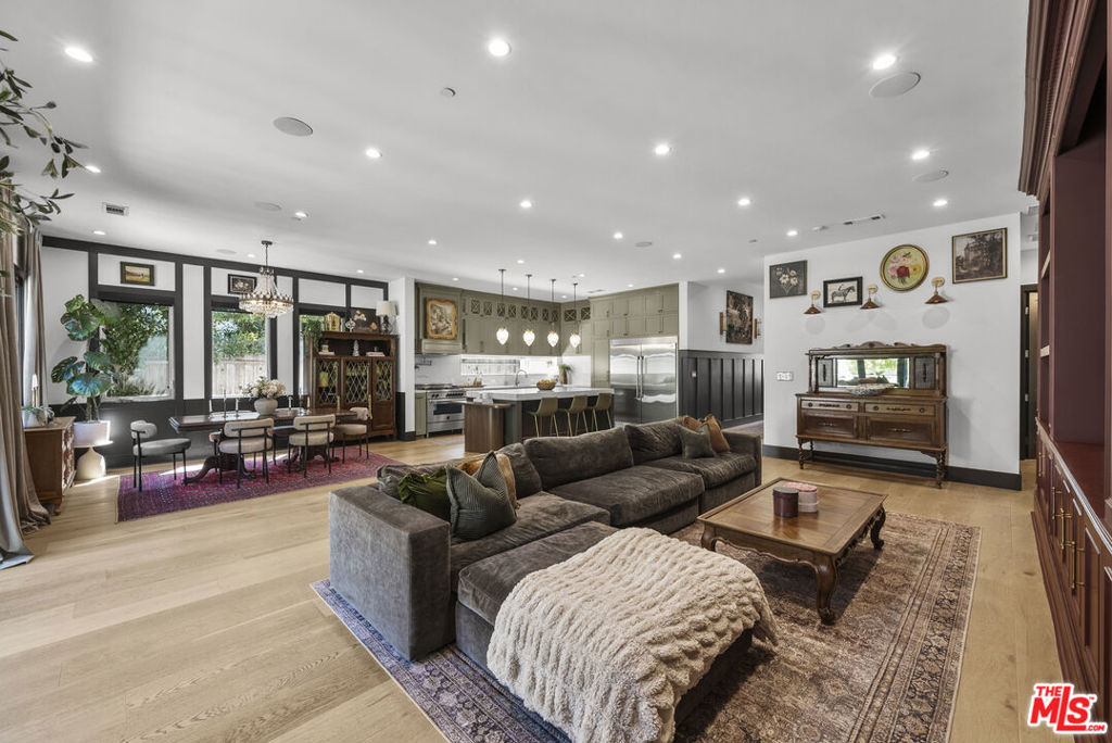 13431 Weddington Street