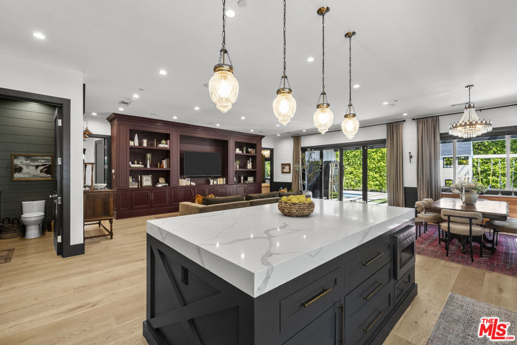 13431 Weddington Street