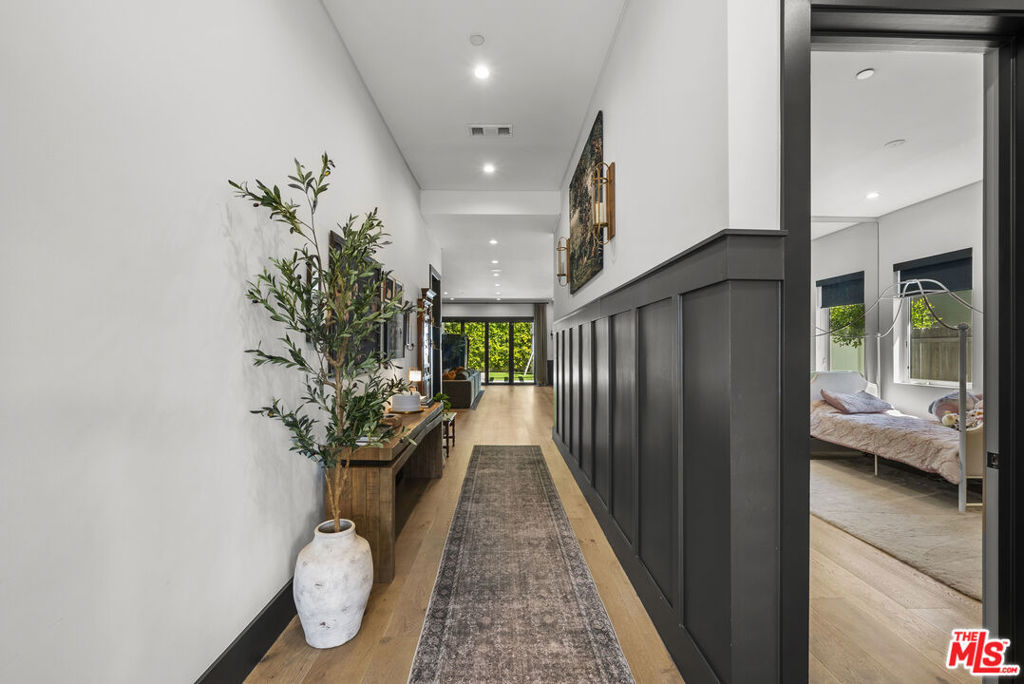 13431 Weddington Street