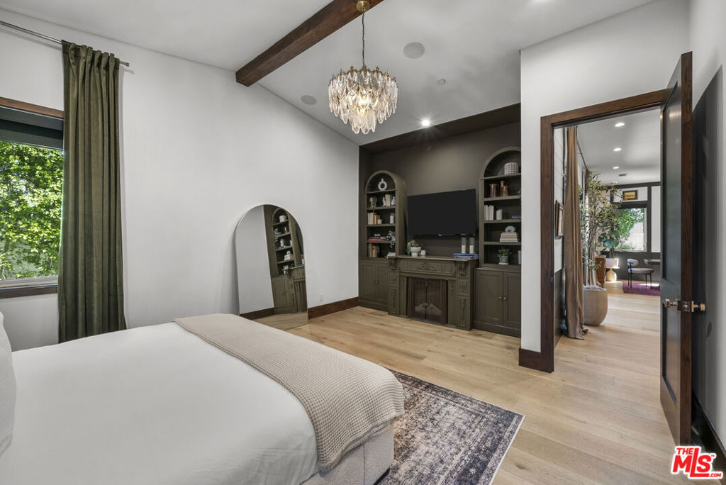 13431 Weddington Street