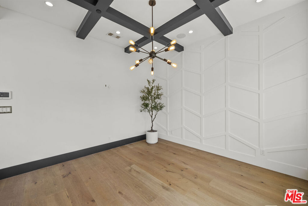 13431 Weddington Street