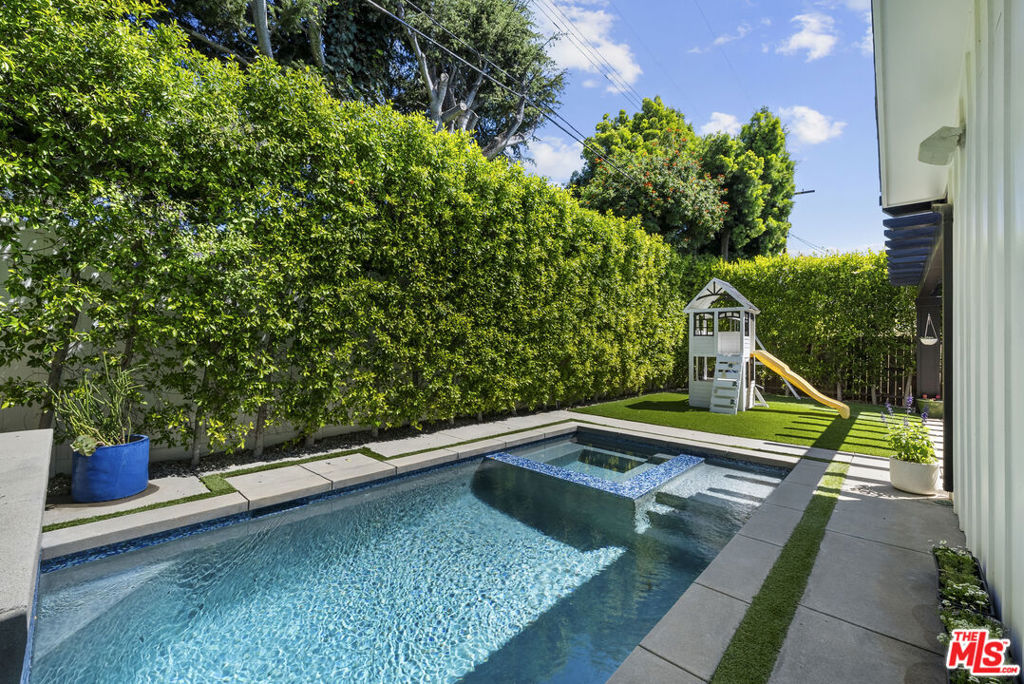 13431 Weddington Street