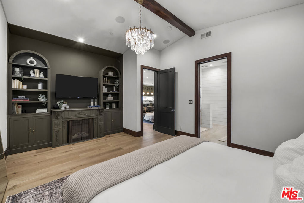 13431 Weddington Street