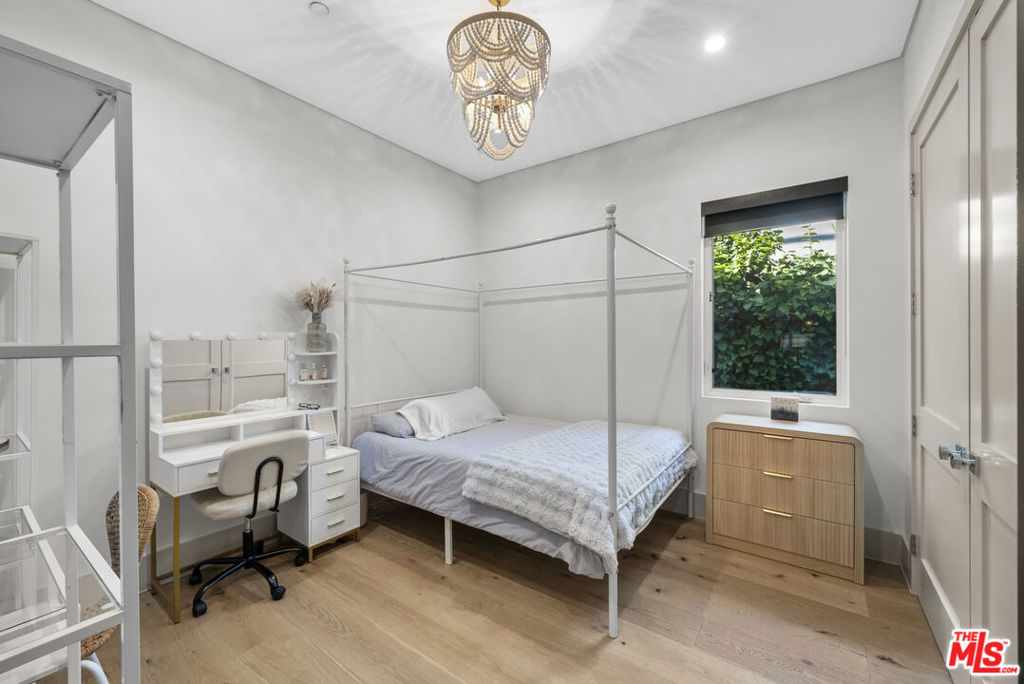 13431 Weddington Street