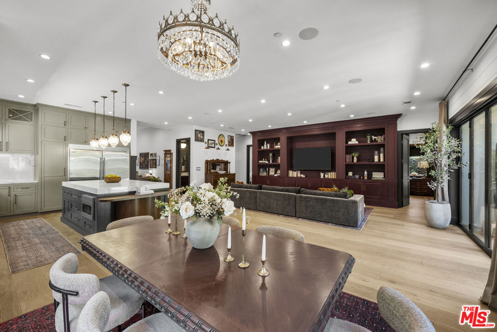 13431 Weddington Street