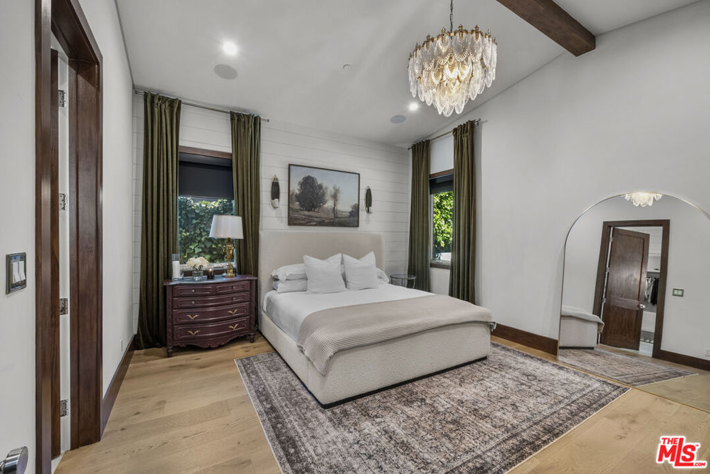 13431 Weddington Street