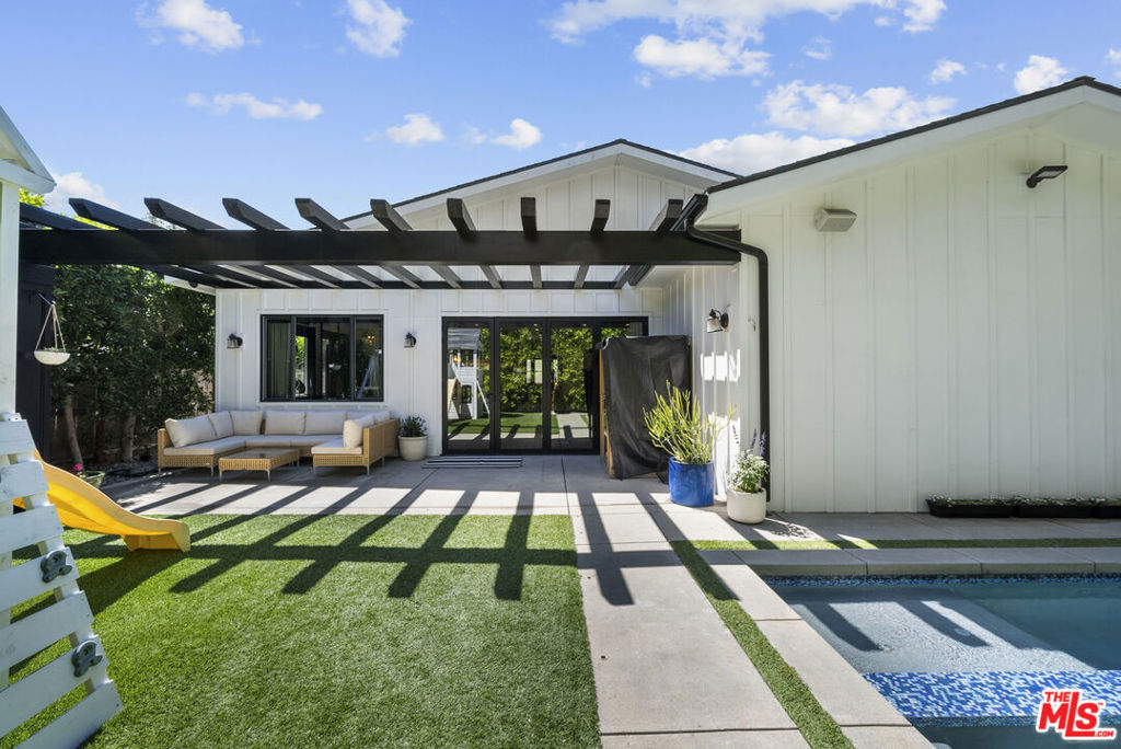 13431 Weddington Street