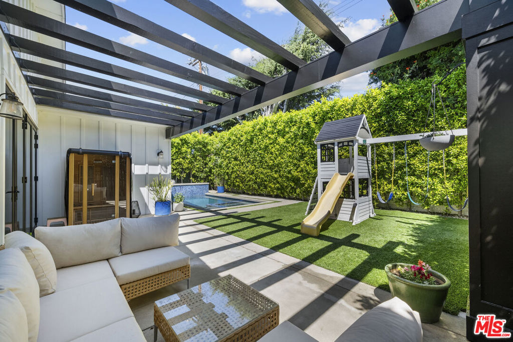 13431 Weddington Street