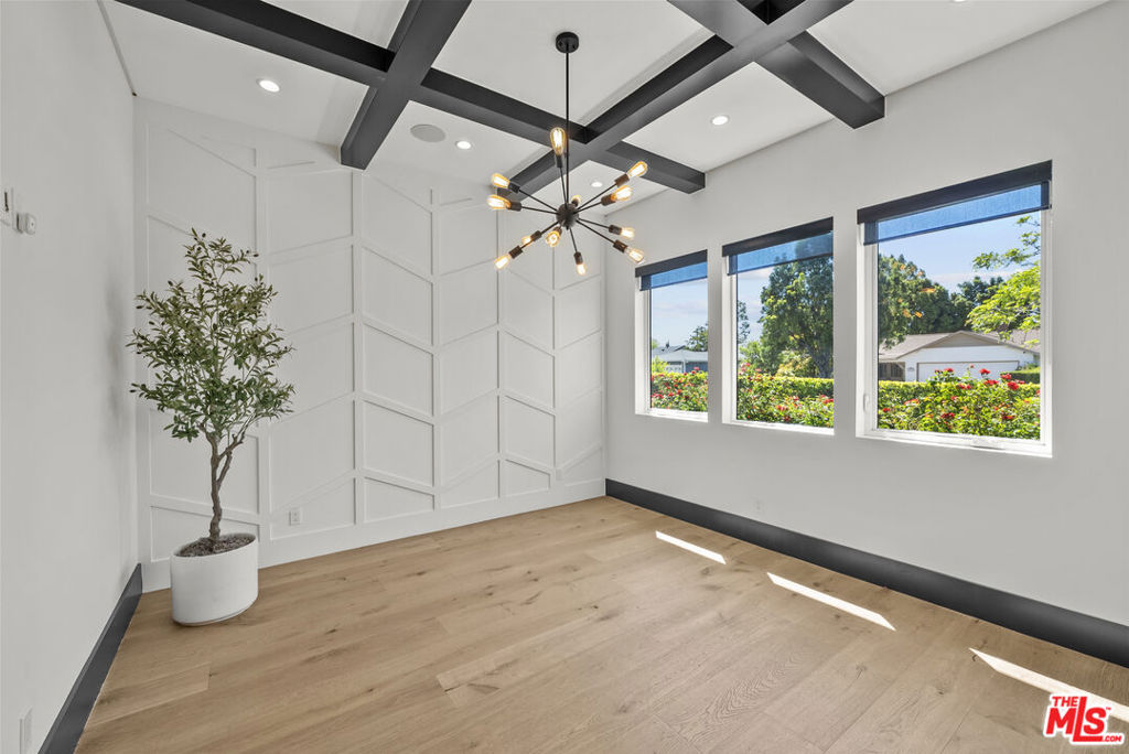 13431 Weddington Street