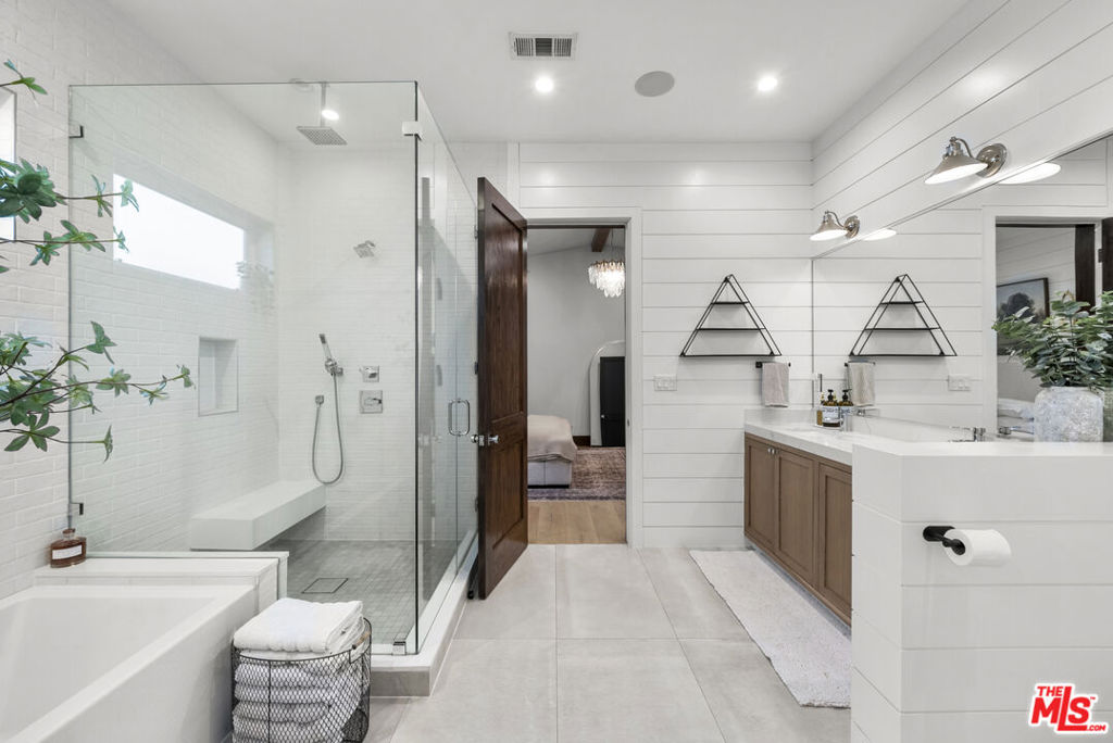 13431 Weddington Street