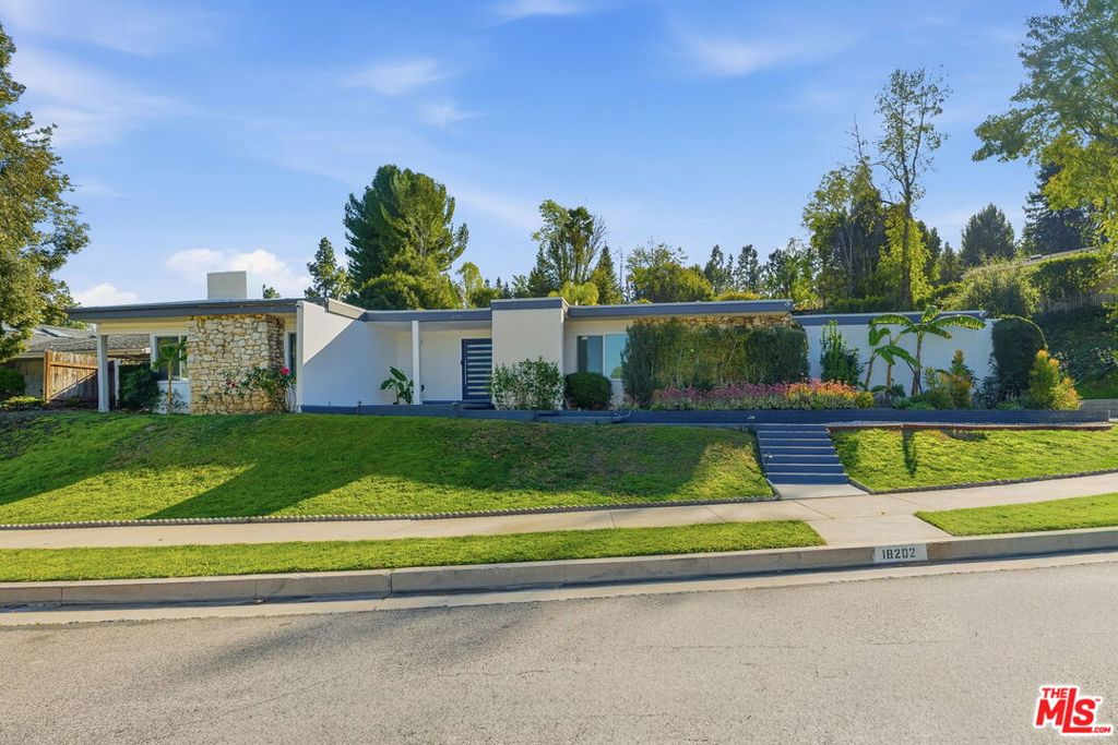 18202 Lake Encino Drive