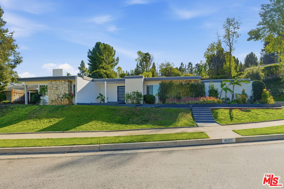 18202 Lake Encino Dr