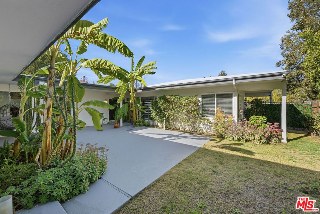 18202 Lake Encino Drive