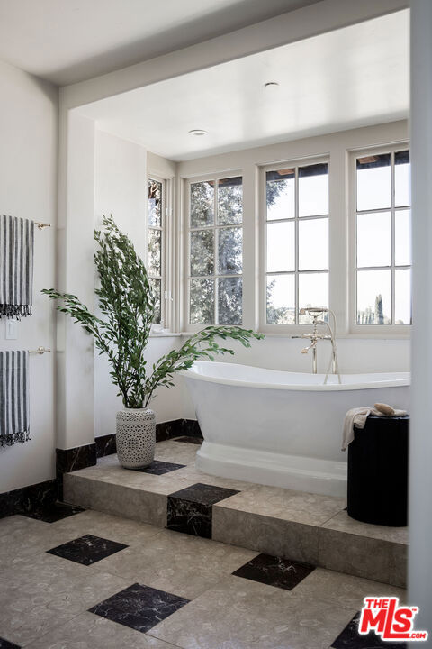 3462 White Rose Way, Encino (los Angeles)