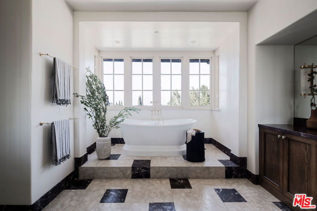 3462 White Rose Way, Encino (los Angeles)