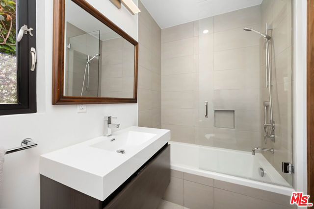 11460 Laurelcrest Road, Studio City (los Angeles)