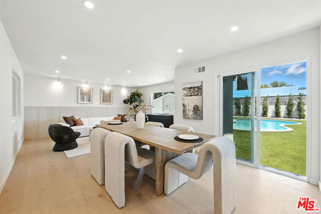 15727 Hartsook Street, Encino (los Angeles)