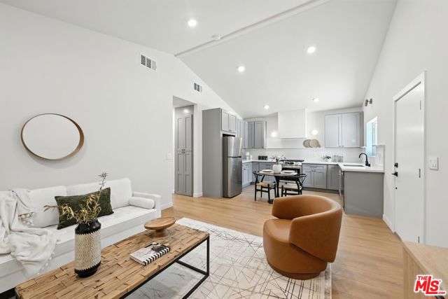 15727 Hartsook Street, Encino (los Angeles)