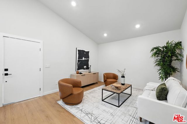 15727 Hartsook Street, Encino (los Angeles)