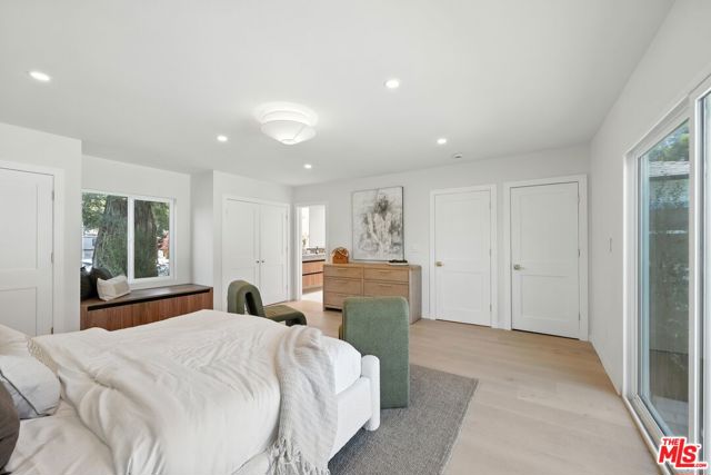 15727 Hartsook Street, Encino (los Angeles)