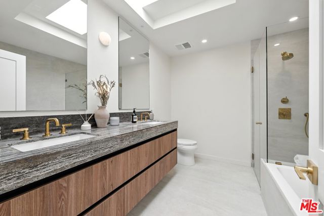 15727 Hartsook Street, Encino (los Angeles)
