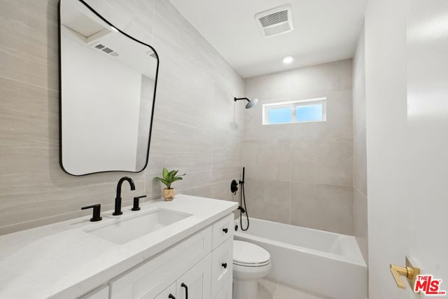 15727 Hartsook Street, Encino (los Angeles)