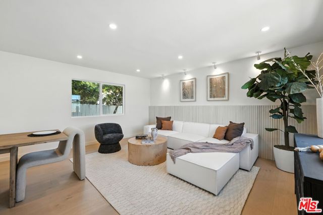 15727 Hartsook Street, Encino (los Angeles)