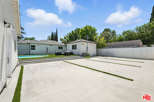 15727 Hartsook Street, Encino (los Angeles)